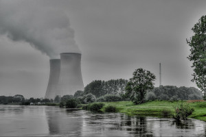 Atomkraftwerk am Fluss